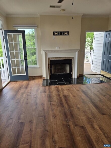 Building Photo - 1055 Weybridge Ct