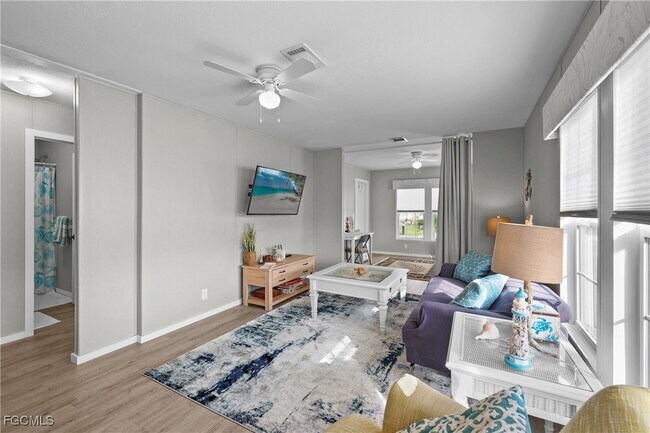 Building Photo - 1747 Beverly Dr