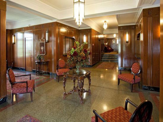 Front entry lobby, very comfortable - 2615 Park Ave