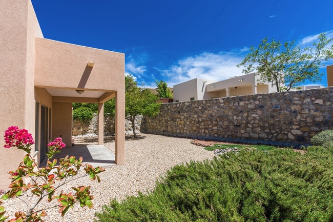 Building Photo - Beautiful Light and Bright Home located of...