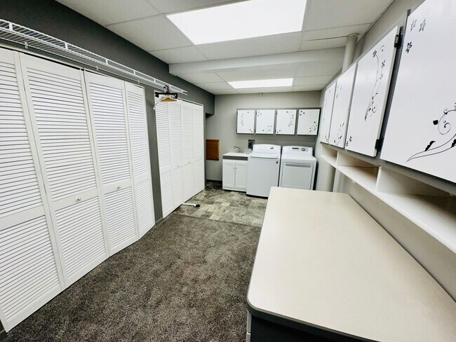 Building Photo - Stunning 6-Bedroom Corner-Lot Home w/ Luxury Finishes & Entertainer’s Layout