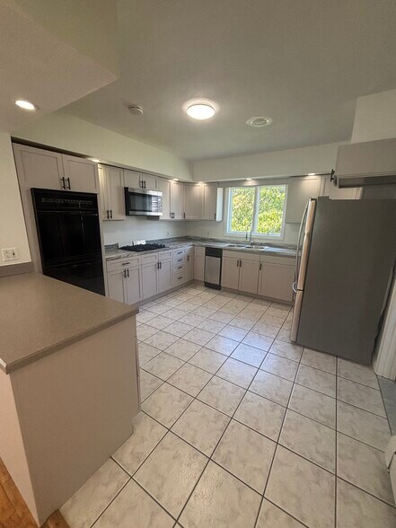 Building Photo - 33 Appleton St