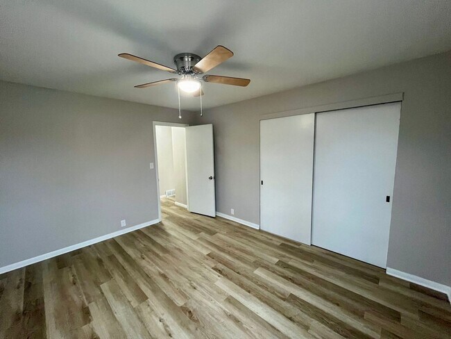 Building Photo - 311 6th St S