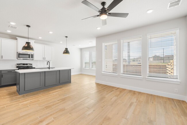 Building Photo - 13616 Giovannis Gdn