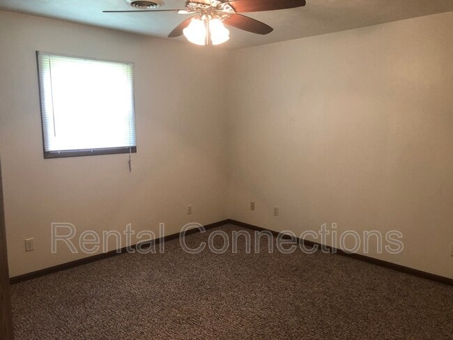 Building Photo - 500 E College St