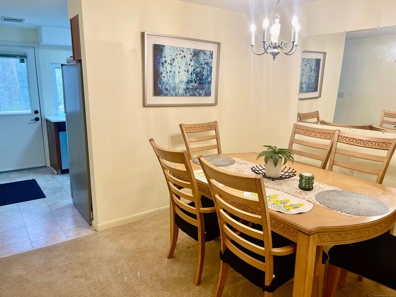 Building Photo - 300 Brittany Farms Rd