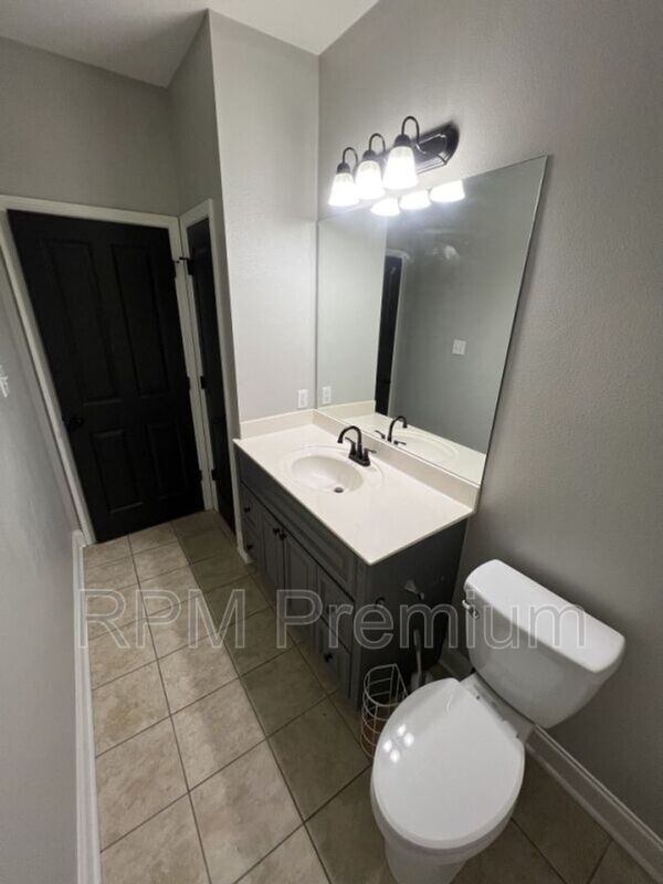 Building Photo - 8429 Florida Blvd