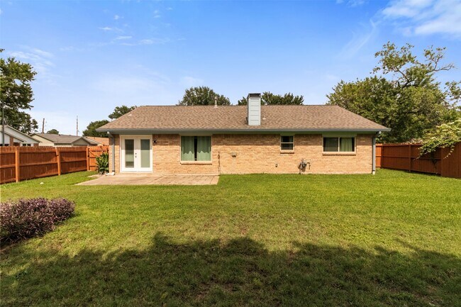 Building Photo - 16319 Pitch Pine Dr