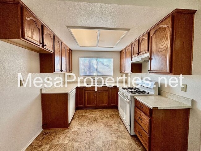 Building Photo - 14216 Brentwood Dr