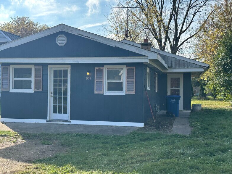 Primary Photo - 951 William St