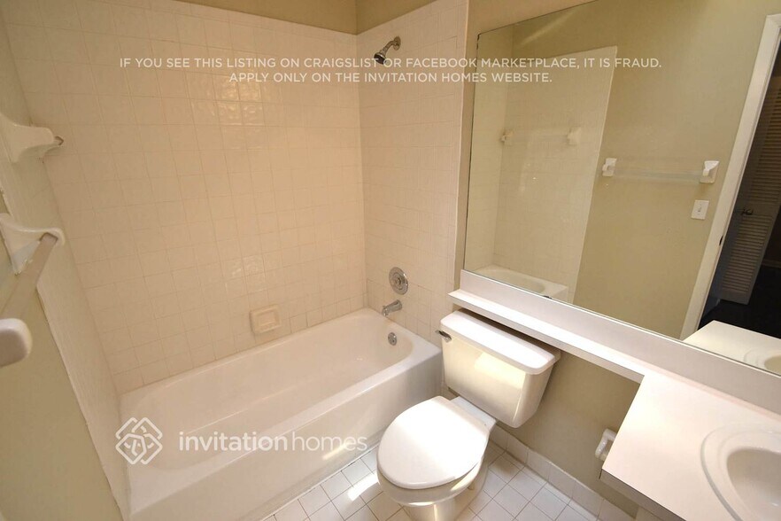 Building Photo - 2632 W Saratoga Dr