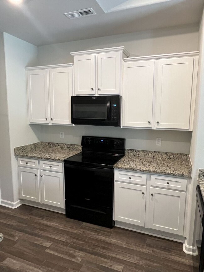 Building Photo - Newer 3 Bed Ranch home in East Charlotte