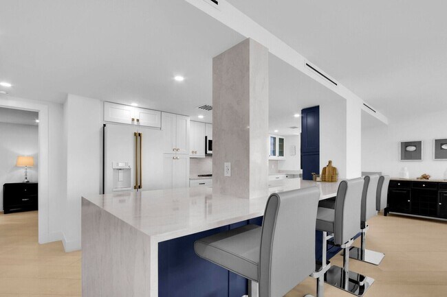 Building Photo - 5380 N Ocean Dr