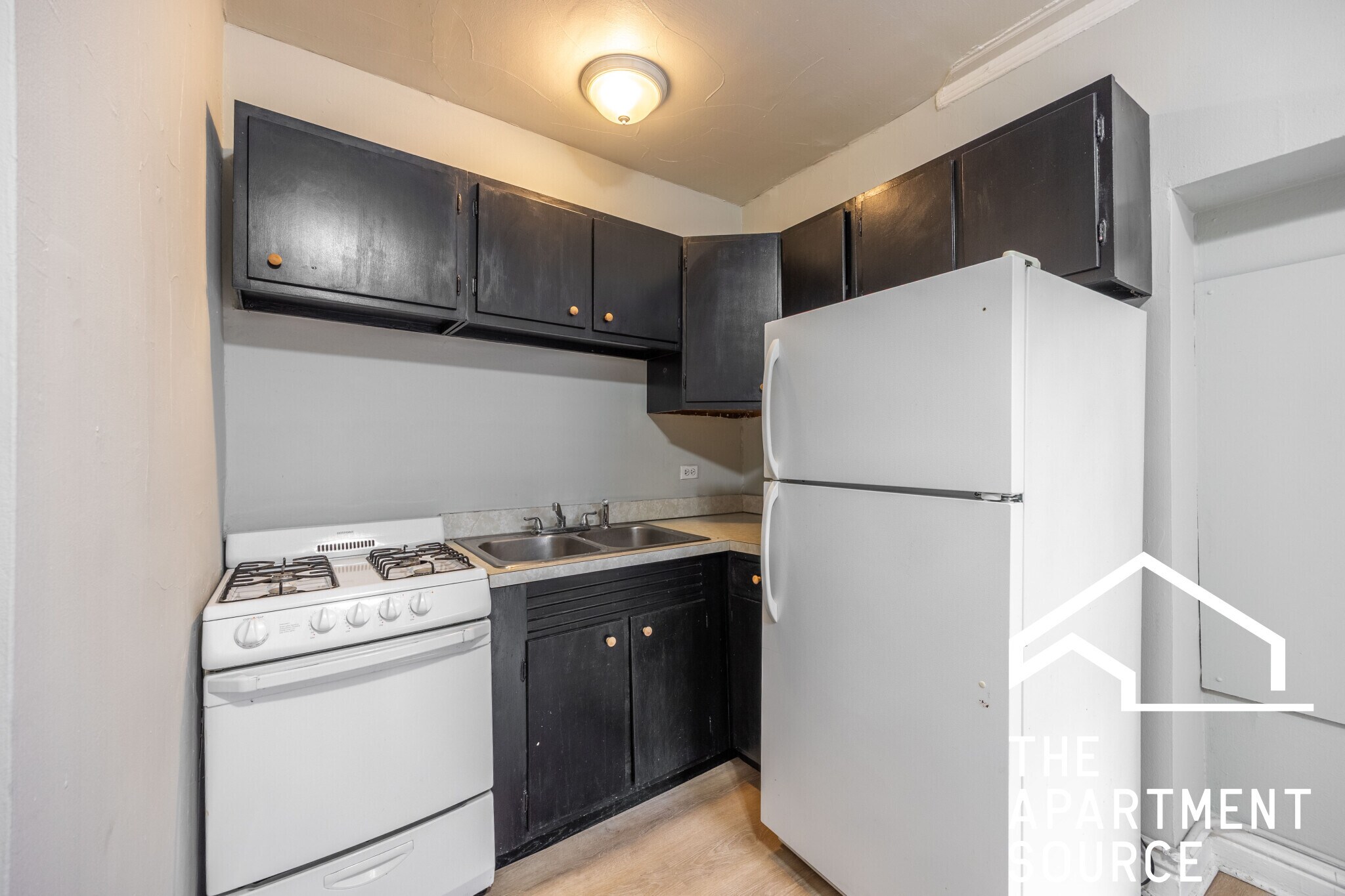 Building Photo - 1350 N Dearborn St