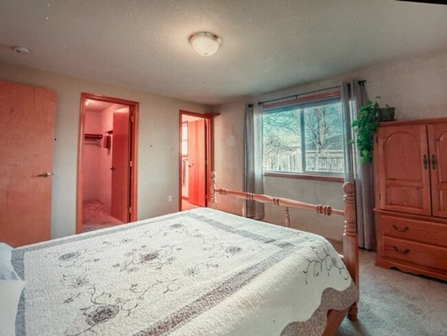 Building Photo - Beautiful Central Point 3 Bedroom 2 Bath Home