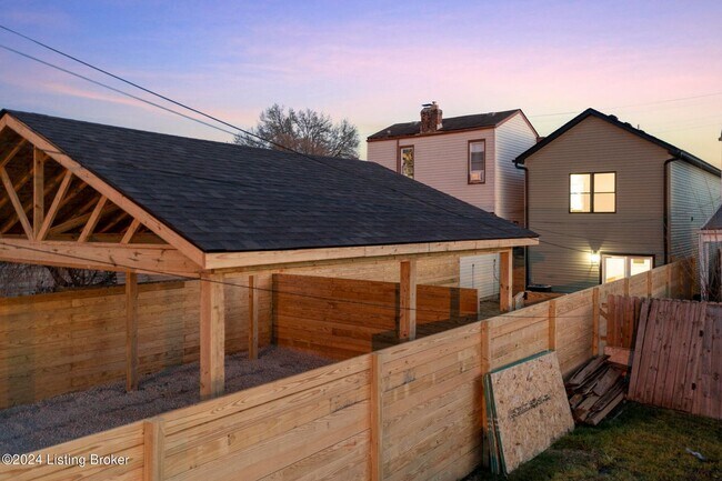 Building Photo - Home in Germantown for Rent - Carport, Fenced Back Yard!