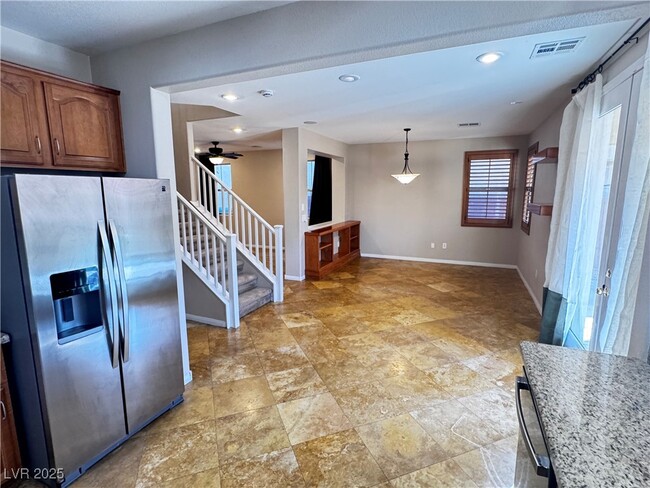 Building Photo - 5361 Candlespice Way