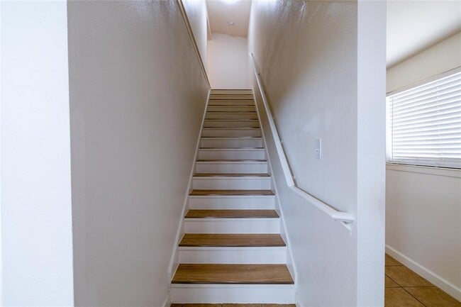 Building Photo - 4304 Scottsdale Rd