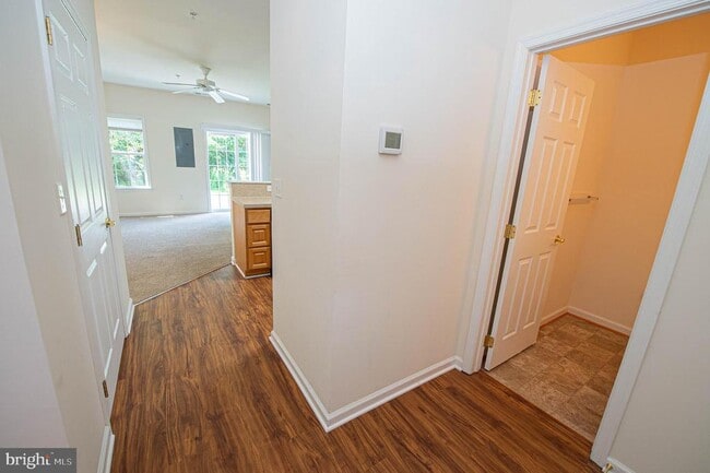 Building Photo - 420 Parkview Ct