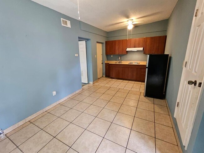 Building Photo - 118 N Van Buren Ave