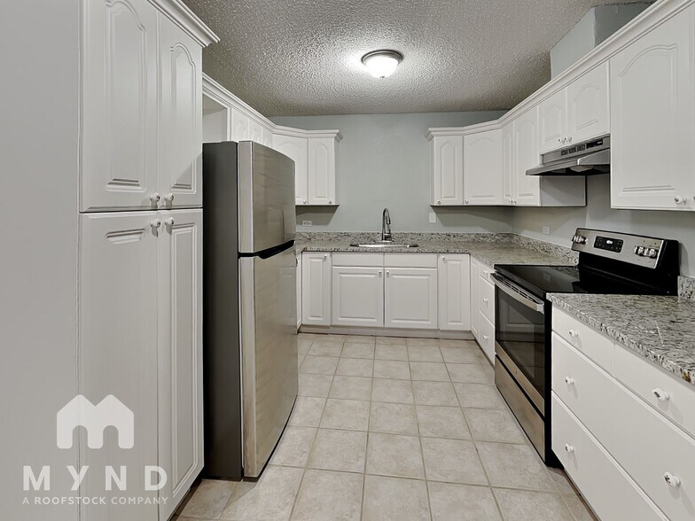 Building Photo - 807 Lakeview Ridge
