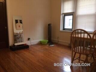 Building Photo - 349 Pleasant St