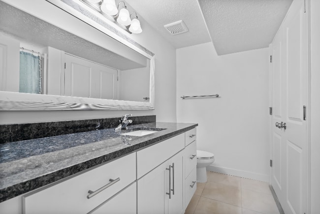 Building Photo - 4287 Golden Grv