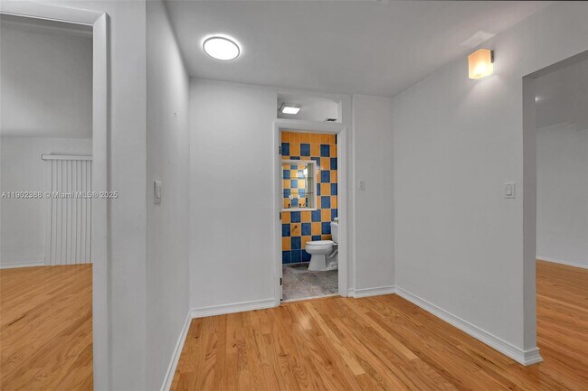 Building Photo - 1520 NE 108th St