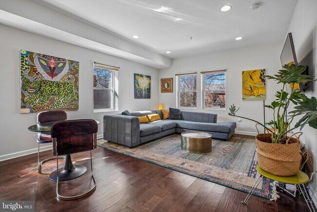 Building Photo - 1346 Nicholson St NW