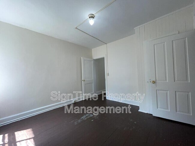 Building Photo - 111 E Washington St