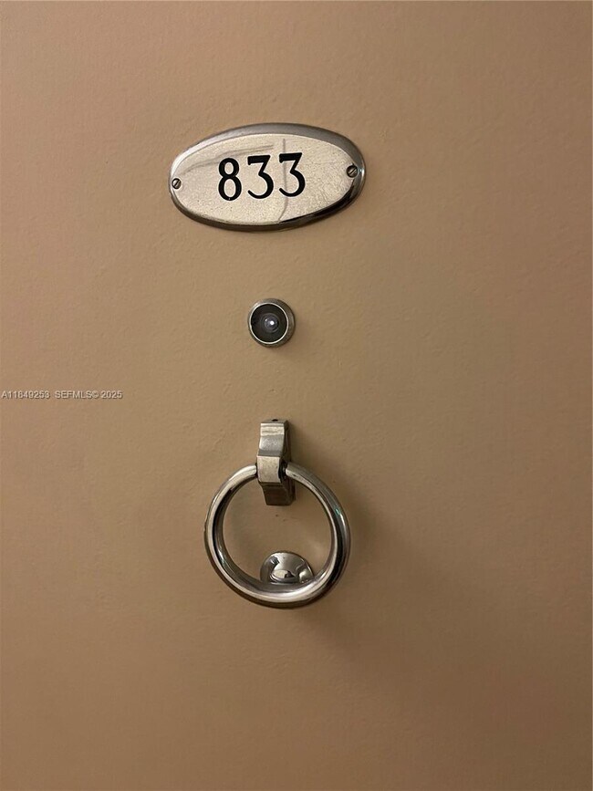 Building Photo - 100 Lincoln Rd