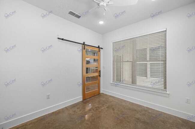 Building Photo - 102 Cardinal Wds