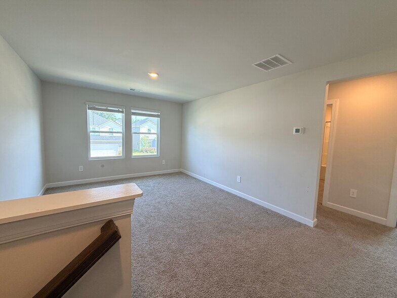 Building Photo - 124 Lavinia Cir