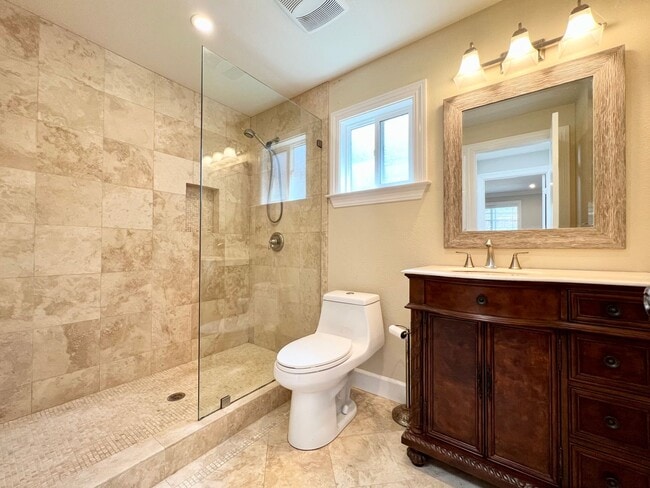 Building Photo - Stunning 1-Bed, 1-Bath with Private Entrance/Parking - UTILITIES INCLUDED!