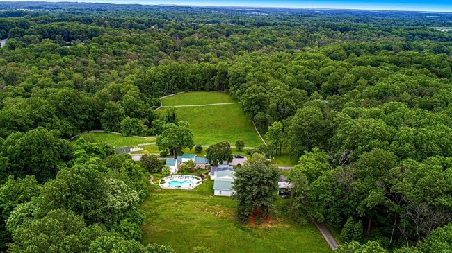 Building Photo - 607 E Wheel Rd