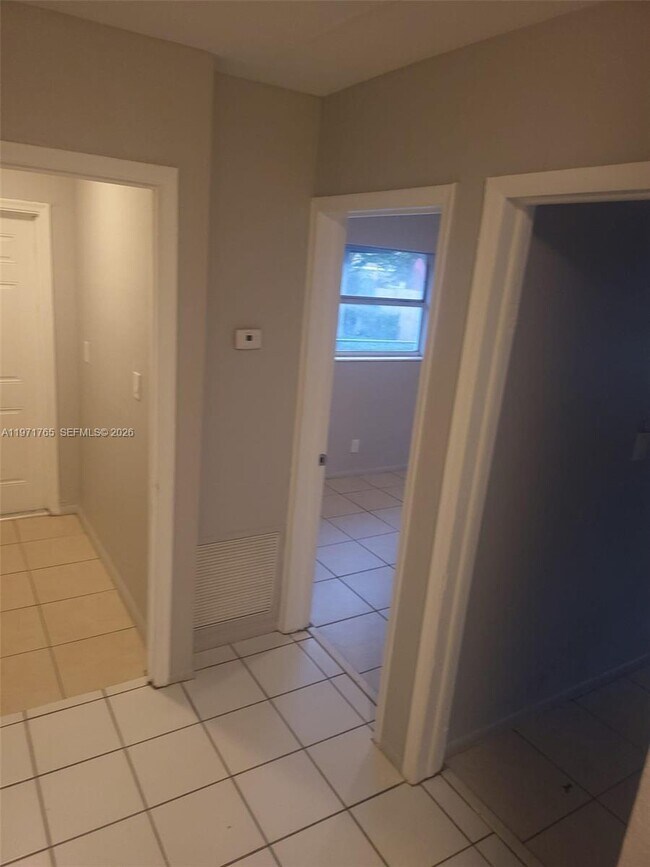 Building Photo - 1435 NW 8th Ave