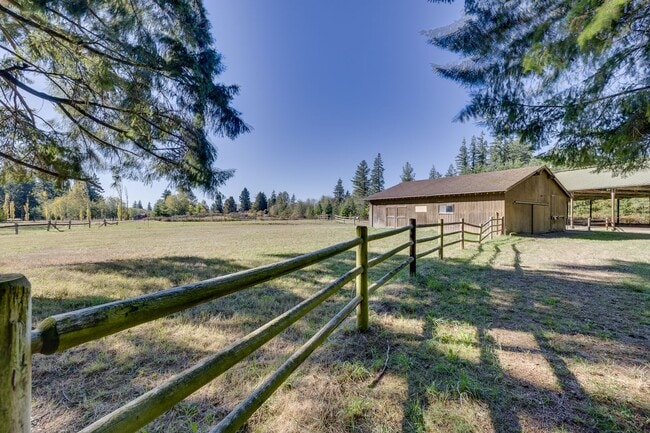 Building Photo - Mid Century Charming Bothell Retreat on 10...