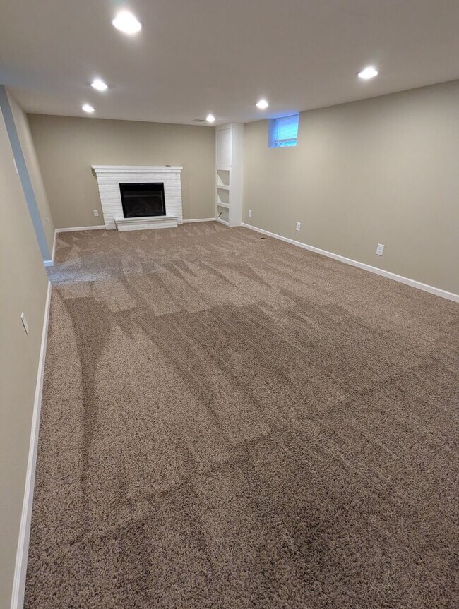 Building Photo - Charming & Spacious Home in the Heart of R...