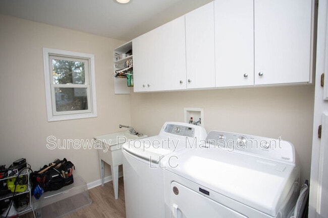 Building Photo - 90 Clubhouse Rd