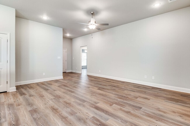 Building Photo - 2905 Orchid Dr