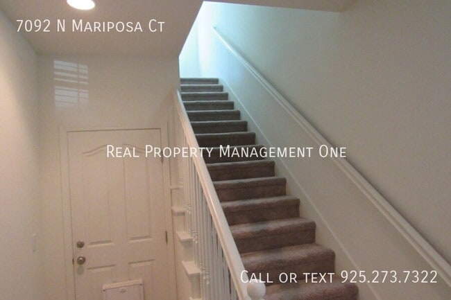 Building Photo - 7092 N Mariposa Ct