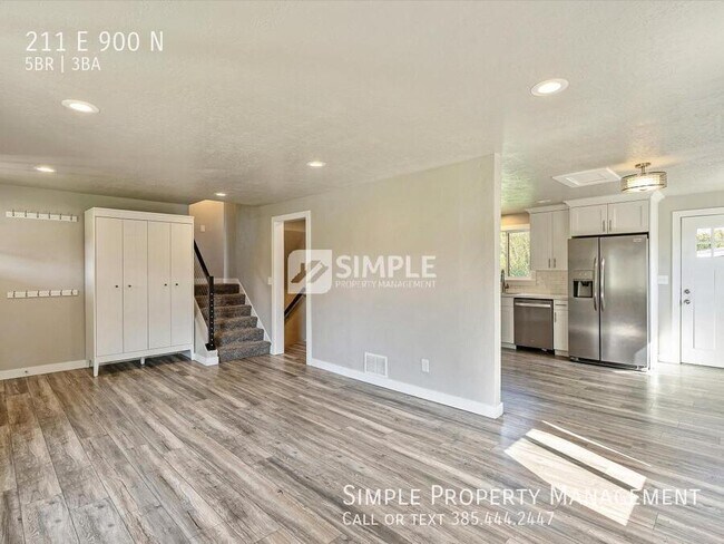 Building Photo - 211 900 N