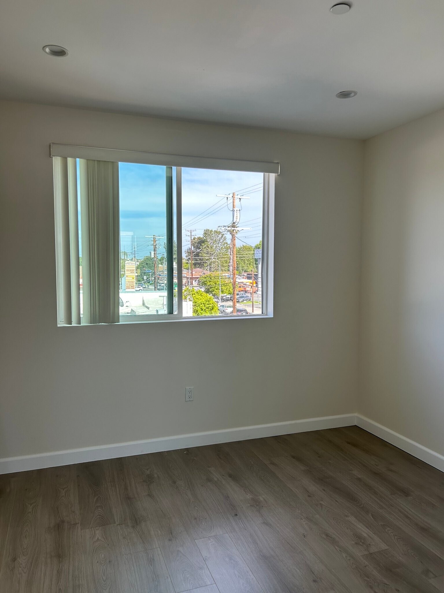 Building Photo - 12147 Magnolia Blvd