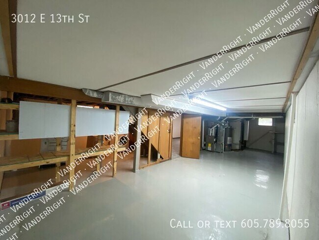 Building Photo - 3012 E 13th St