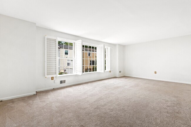 Building Photo - 4432 Longworthe Sq