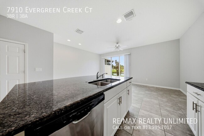 Building Photo - 7910 Evergreen Creek Ct