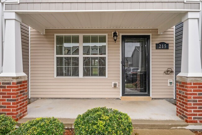 Building Photo - 2 Bedroom Condo For Rent With Community Swimming Pool!