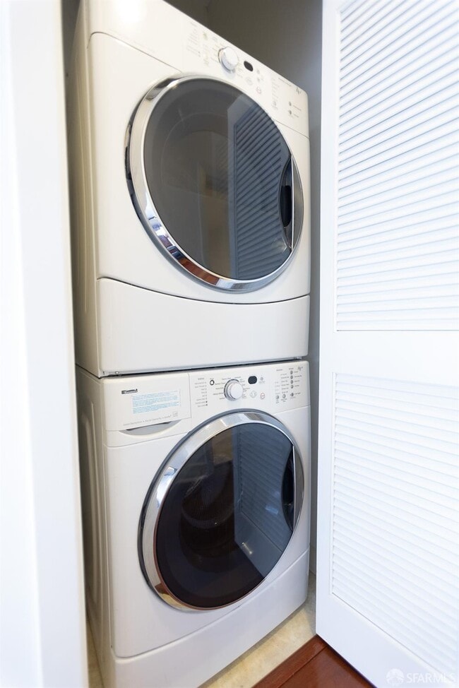 Building Photo - 451 Kansas St