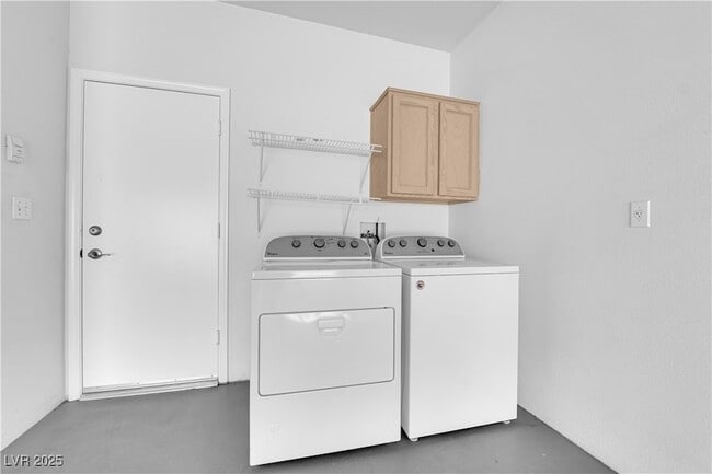 Building Photo - 2323 Barbers Point Pl