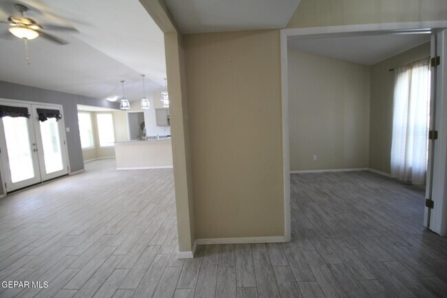 Building Photo - 351 Duanesburg St